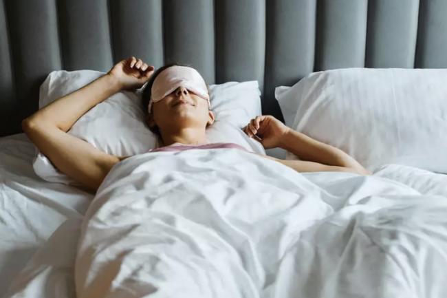 研究证实：戴眼罩睡觉 有助提升大脑认知能力