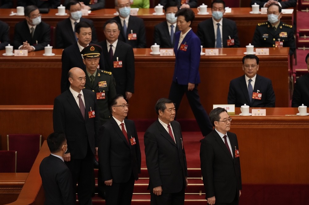 中國全國人大12日通過新任國務院副總理與部會官員提名案，並隨即宣誓就職。（美聯社）