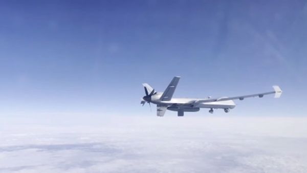 美公布无人机坠毁前影片 Su-27刻意逼近倾倒燃油