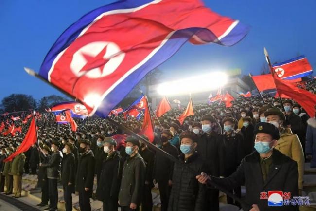 为抗击美国，仅一天朝鲜80多万人踊跃报名参军