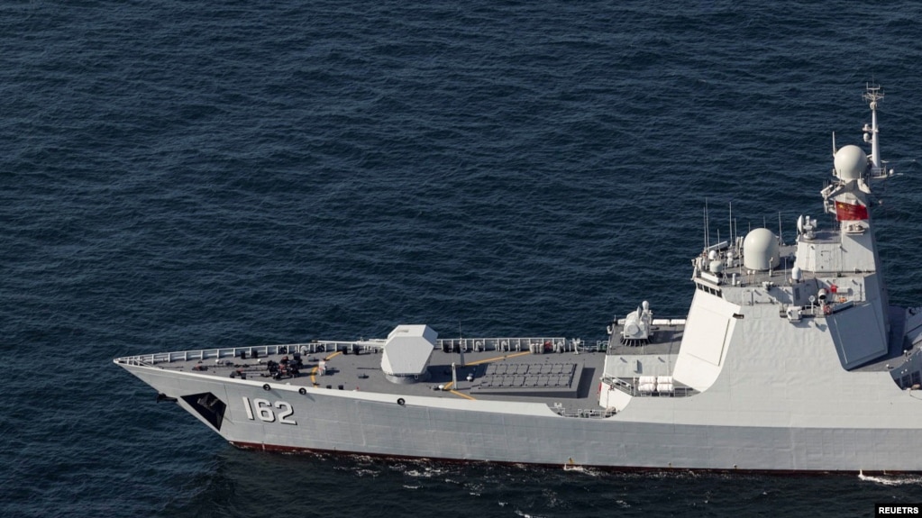 一艘中国舰艇参加伊朗、俄罗斯和中国在阿曼湾举行的联合海军演习。（2023年3月18日）