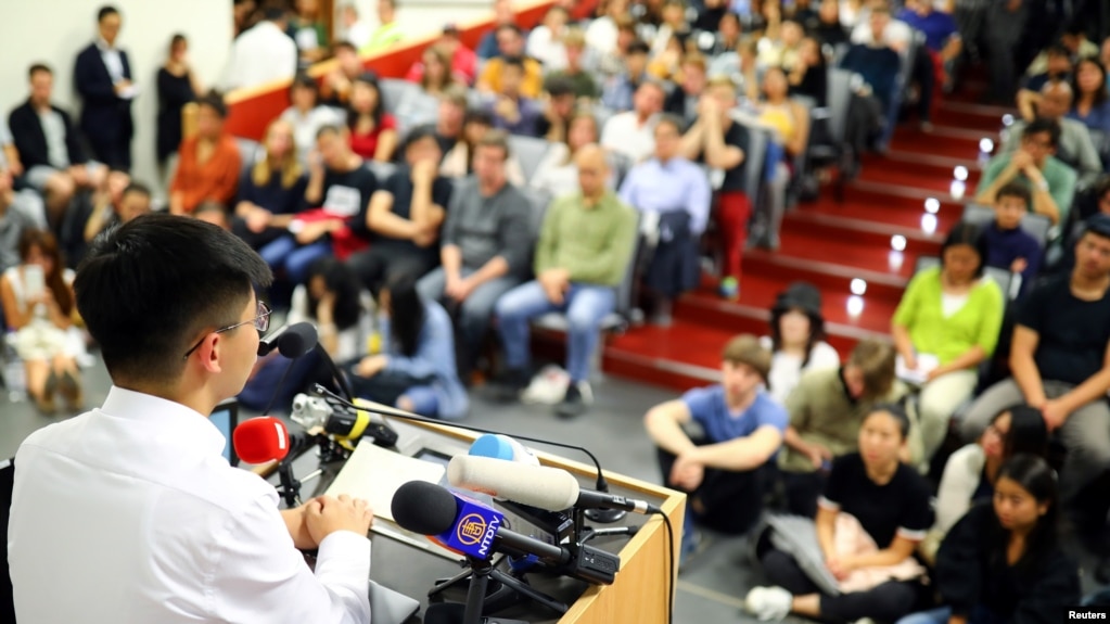 香港亲民主活动人士黄之锋在德国洪堡大学对学生们讲话。（2019年9月11日） 