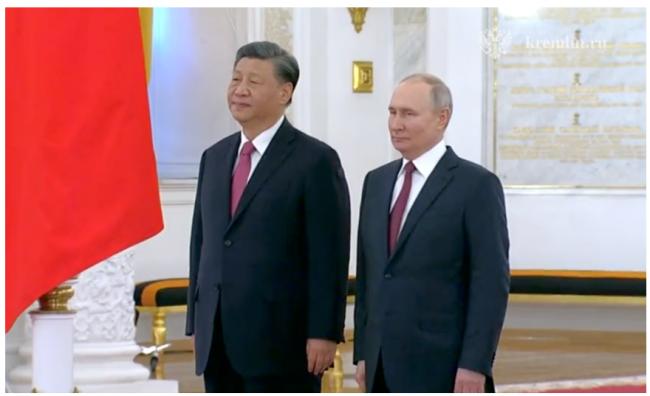 普京举行欢迎盛大仪式 双方正式会谈