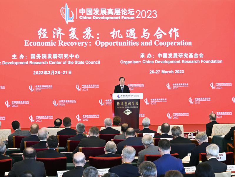 中国发展高层论坛2023年年会在北京开幕。国务院副总理丁薛祥宣读习近平主席贺信并发表主旨演讲。(新华社)