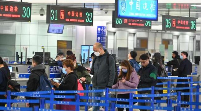 华人绿卡出境被盘问2小时 网：中国籍 有权管你