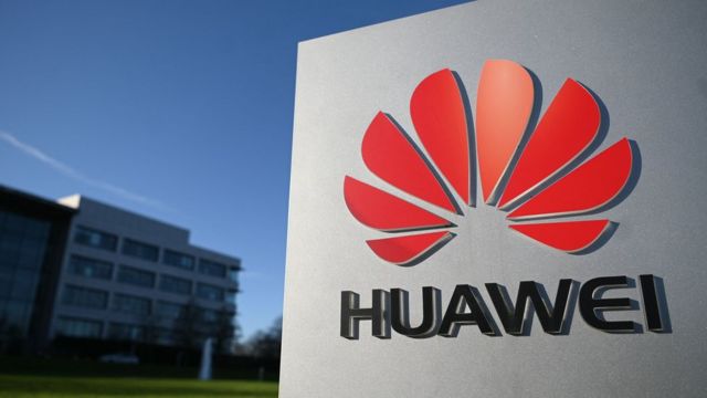 Huawei board members resign over silence on Ukraine - BBC News