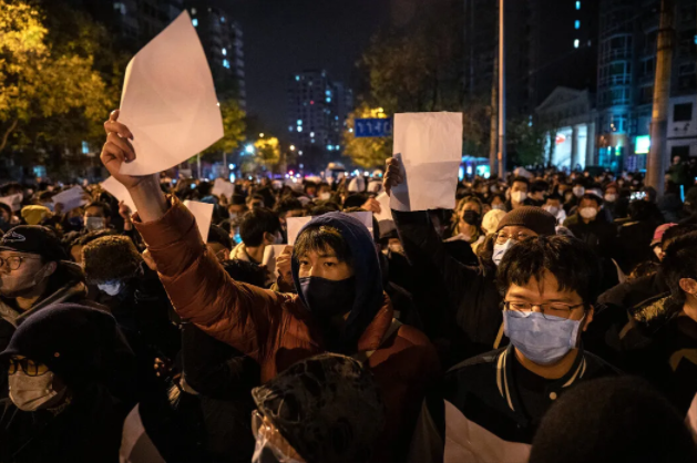 中国青年如此惊悚地无声抗议