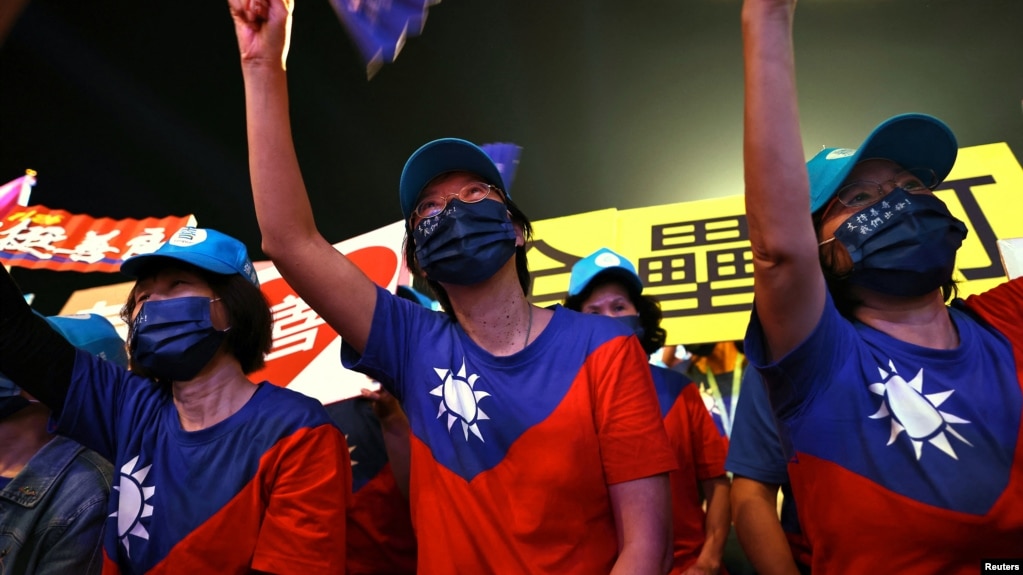 资料照：台湾国民党在2022年11月的地方选举中挫败执政的民进党，国民党支持者庆祝胜利。（2022年11月19日）