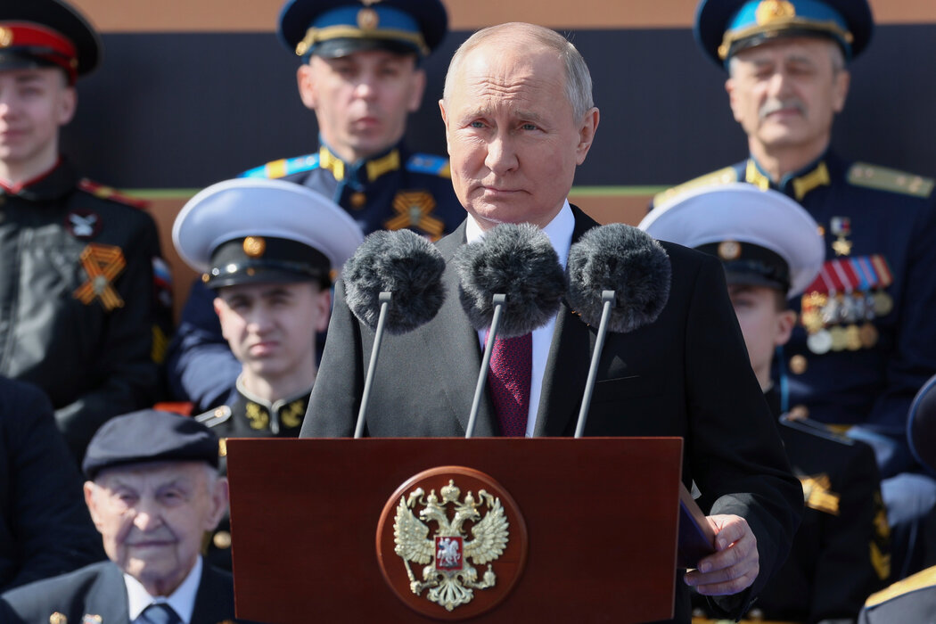 周二，普京总统在莫斯科的胜利日阅兵式上。照片来自俄罗斯官方媒体。