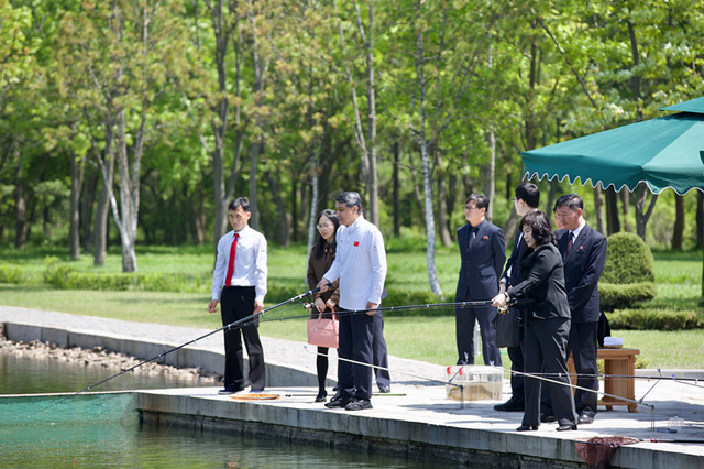 朝鲜盛情款待中国大使 中方照片，颇有深意