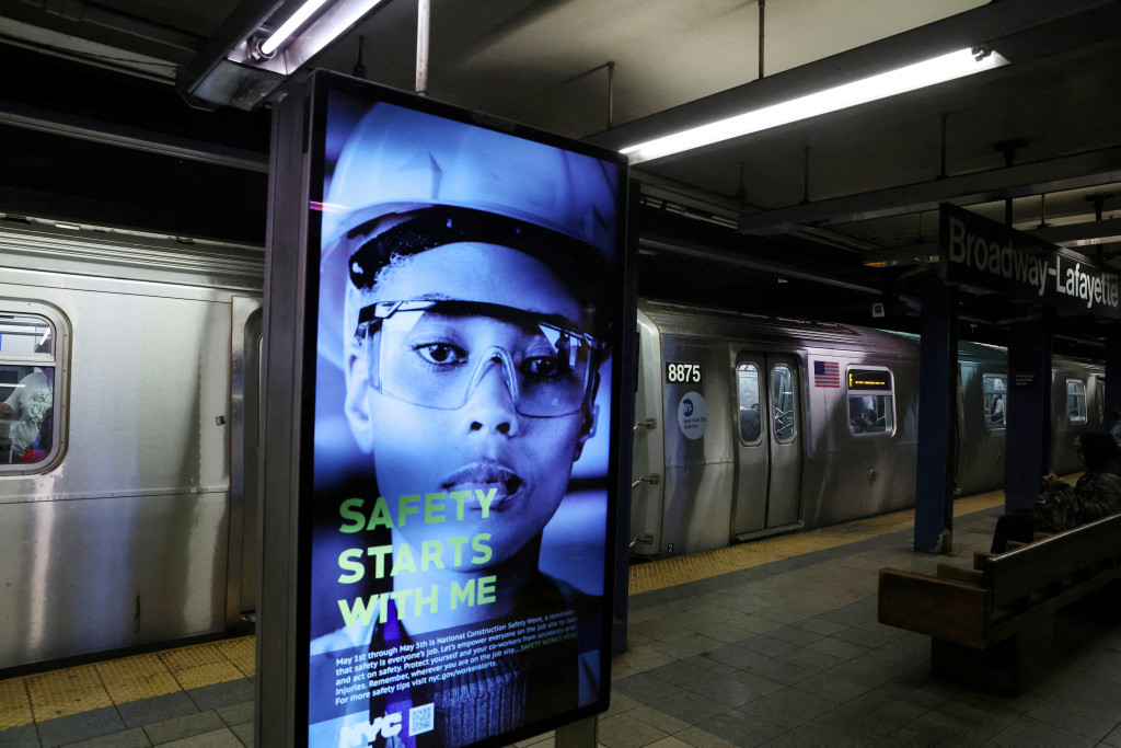紐約市居民再次爭論地下鐵犯罪問題。路透