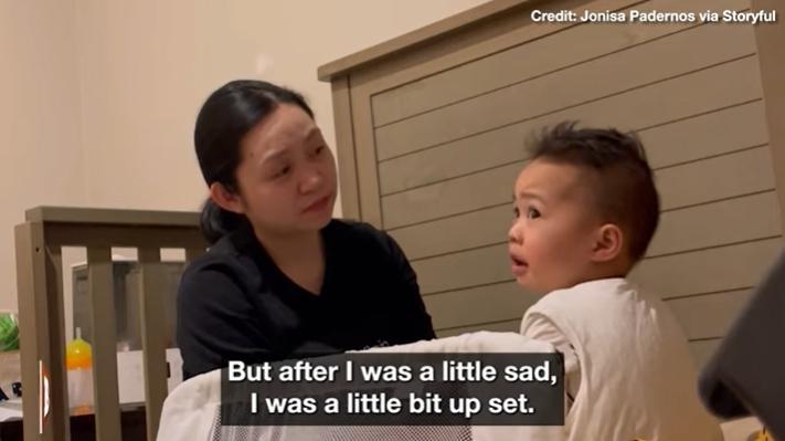 一对亚裔母子的床边对话感动千万人。(撷自Breitbart News影片)