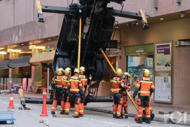 黄渤倪妮新戏的香港拍摄现场发生事故！8人受伤