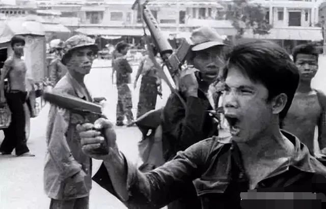 红色高棉：三年屠杀170万人，把女人烤成串吃掉