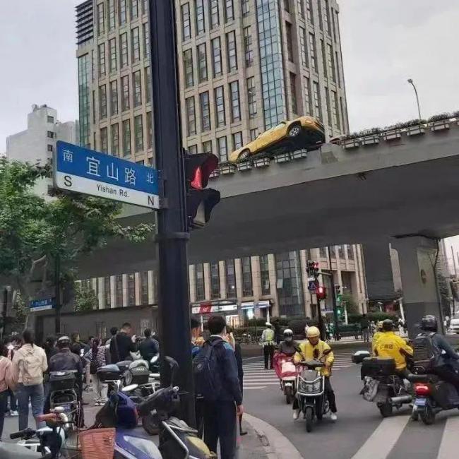 上海两车史诗级斗气视频曝光 谁之过？