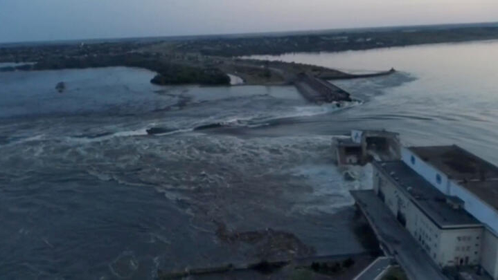 乌克兰卡霍夫卡大坝在2023年6月6日被部分摧毁后。