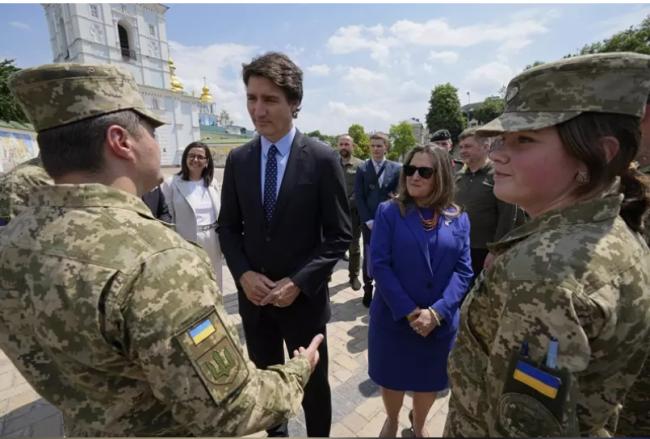 加拿大总理意外现身基辅 力挺乌克兰抗俄