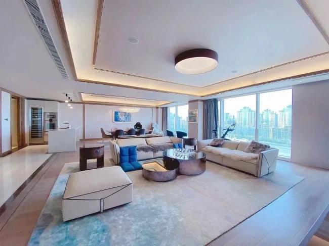 看到吴x凡的上海豪宅，在降价出售…