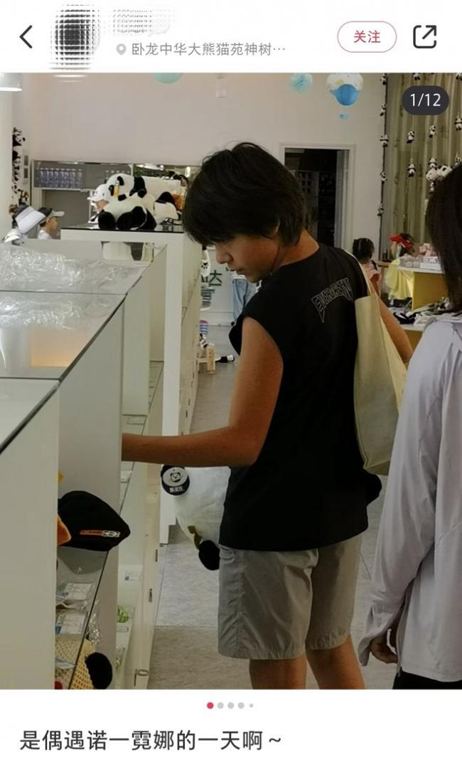 刘烨儿女熊猫基地被偶遇 诺一背帆布包好朴实