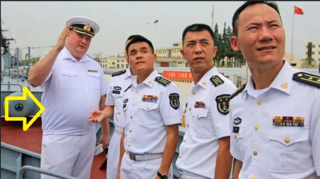 中俄海军交流 俄军官登艇参访 网友却聚焦这一点