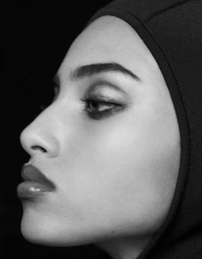 人气超模Imaan Hammam最新封面 表现力十分在线