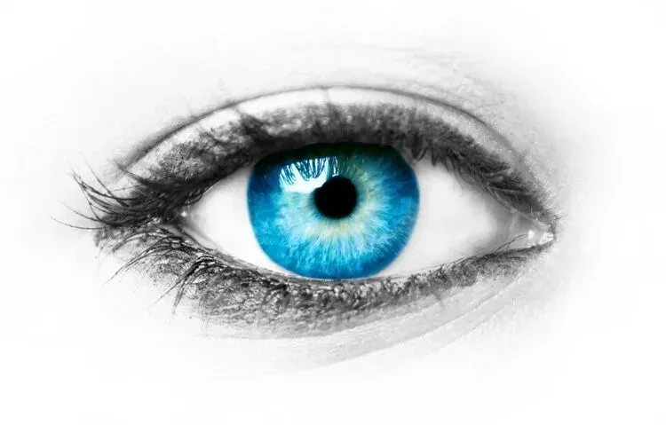 眼睛若出现5种不适 警惕疾病或癌症的可能