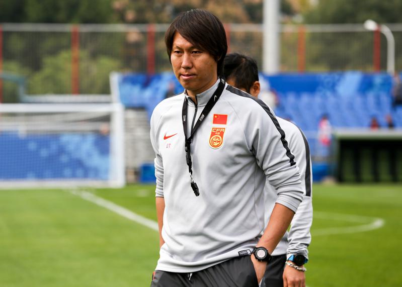 李铁过去是中国足球运动员的杰出代表，曾代表中国国家队参加过2002韩日世界杯。(中新社)