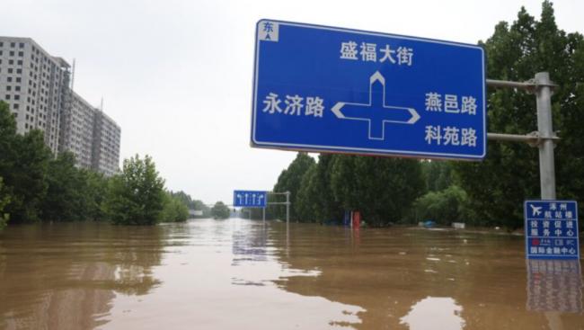 涿州或迎来第二次泄洪 救援小哥拍片提醒