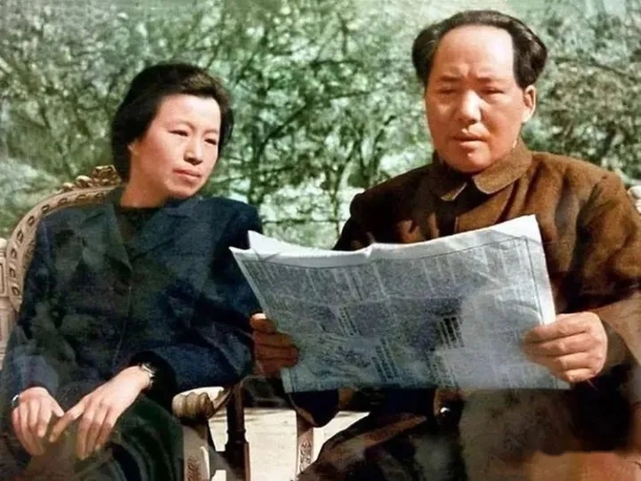 50年代，毛泽东和江青在一起。