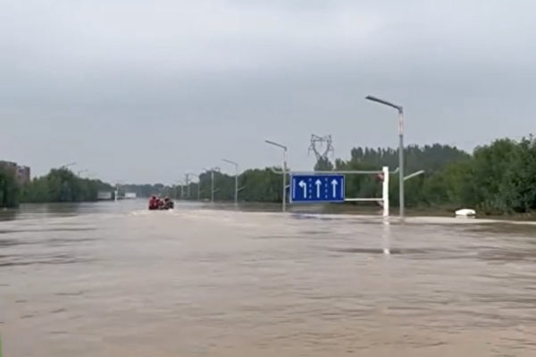 河北军政官员洪灾中坠机死消息被封 疑云未散