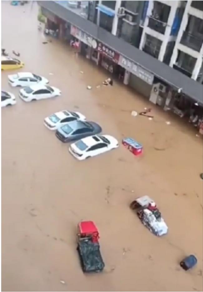 广西梧州暴雨大淹水 ”海绵城“真滴水不漏…