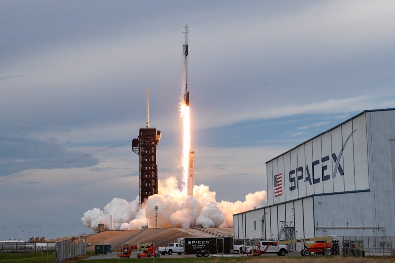 华尔街日报报导，马斯克旗下的太空事业 SpaceX 已卖光全部所持有的比特币。路透