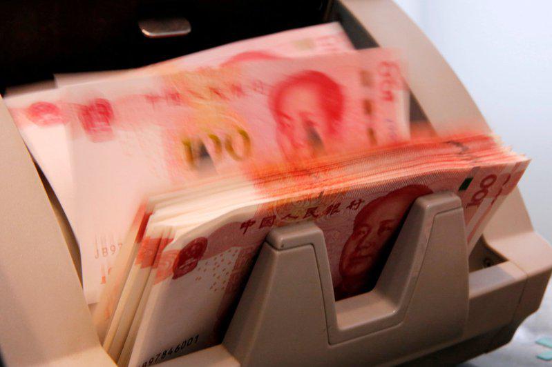 中国大陆经济黯淡可能意味人民币走软，但别指望它会暴跌。(路透)