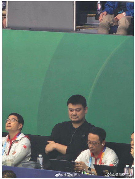 中国男篮世界杯惨败 姚明观赛“气到脸变形”