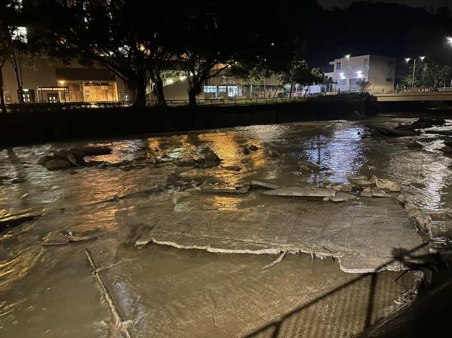 香港24小时降雨超“郑州7.20” ，排洪场面惊人