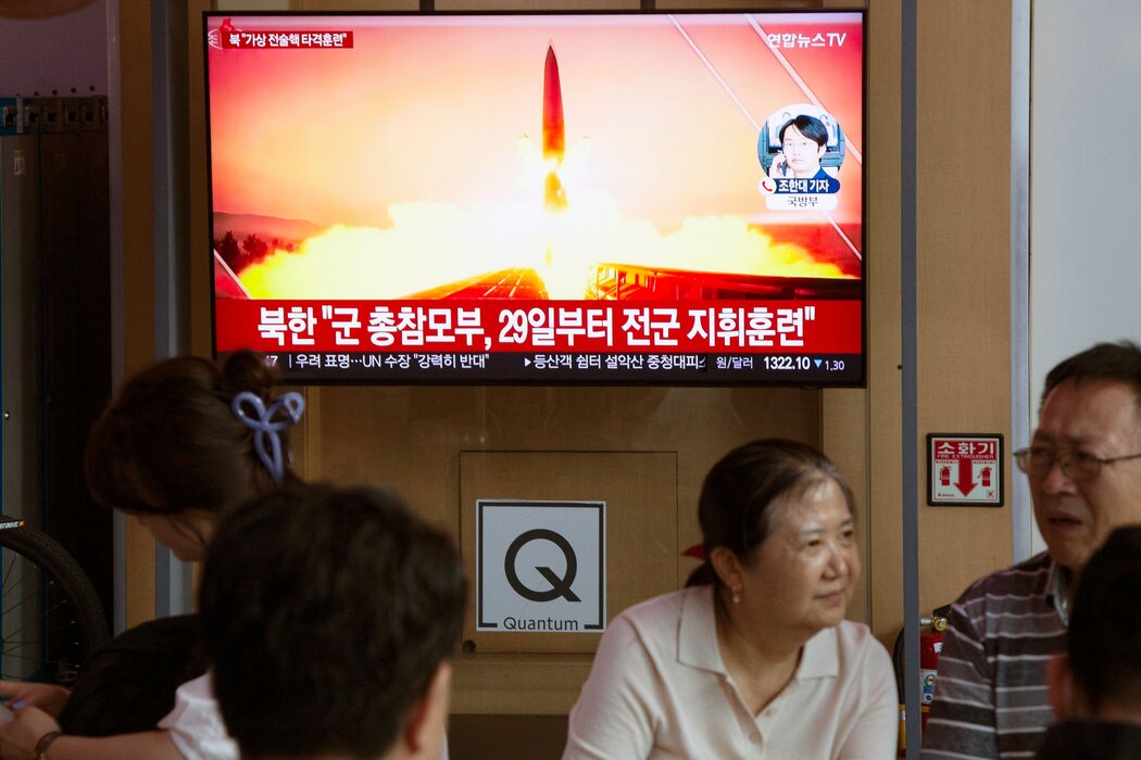 首尔上个月一个新闻节目播放的有关朝鲜导弹发射的报道。中国将警惕俄罗斯可能向朝鲜提供的任何可能加强朝鲜核武器计划的技术支持。