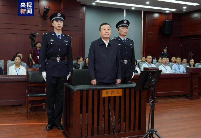 中共国家粮食局原党组书记受贿案一审开庭