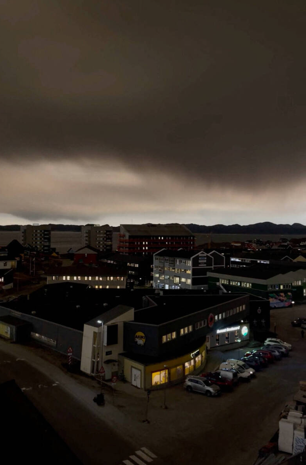 加拿大野火雾霾飘到格陵兰 天空黑如世界末日