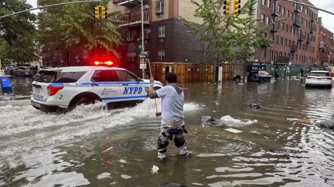 州长警告：纽约未来六天仍很紧急，暴洪将成常态