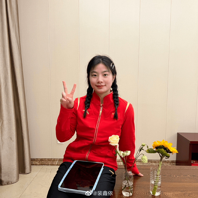 中国18岁举重队女神 流泪回应“颜值走红”