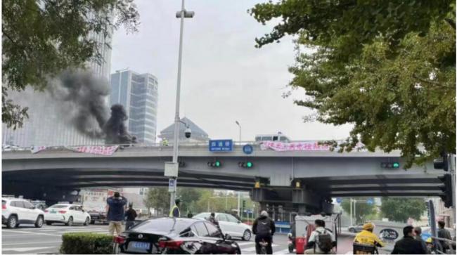 北京四通桥抗议一周年 大量便衣警察截查路人