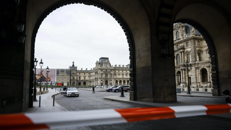 卢浮宫和凡尔赛宫收到袭击威胁紧急疏散
