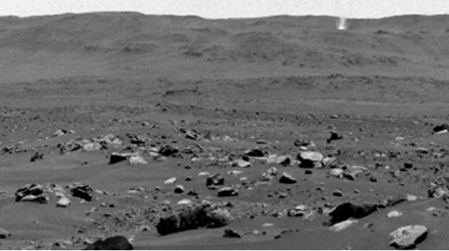 毅力号拍到200英尺宽火星尘卷风