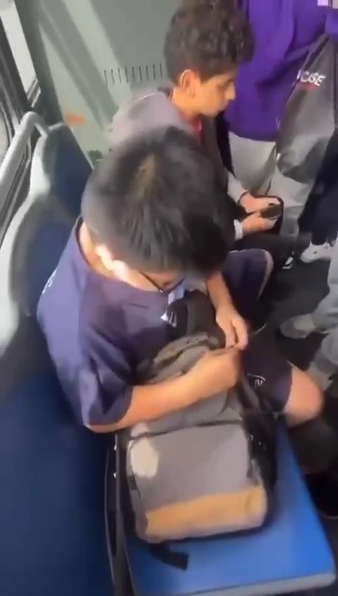 华人疯传：纽约华裔男生校车上遭霸凌 警方发声