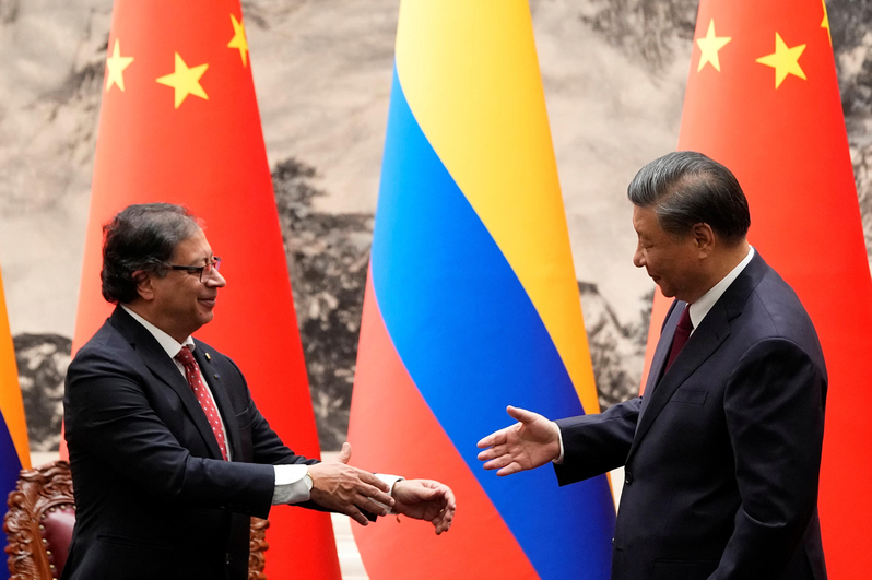 中国国家主席习近平25日与到访的哥伦比亚总统裴卓举行会谈，两人并共同宣布将双边关系提升为战略伙伴关系。（欧新社）