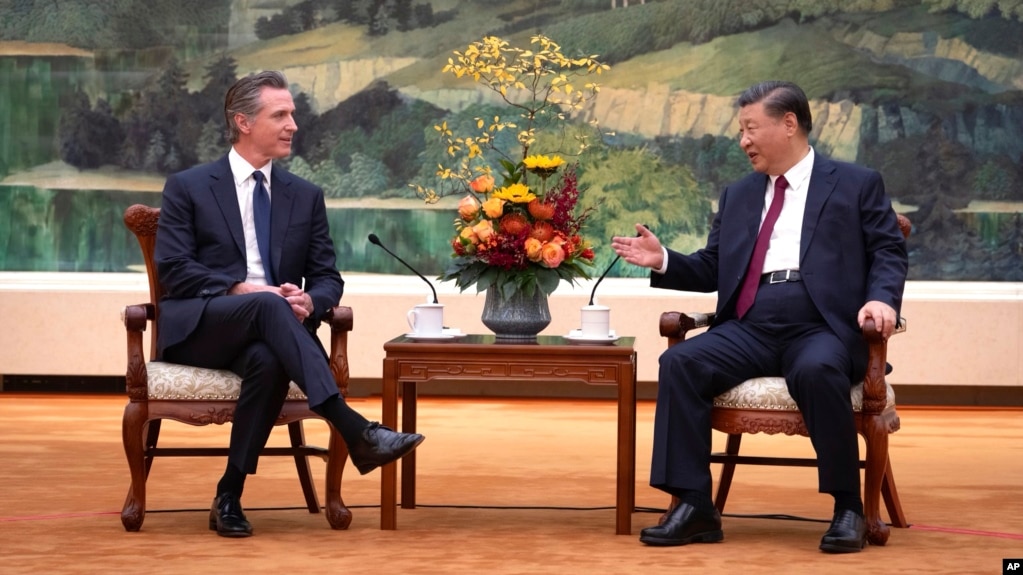 在中国，加州州长被描述成了中国成就的仰慕者