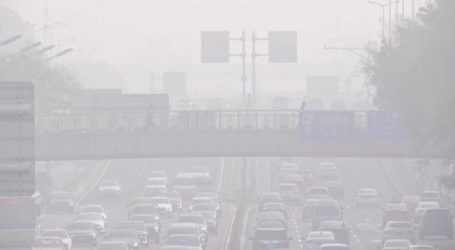 最高级别雾霾警告重度污染 北京能见度不到50米