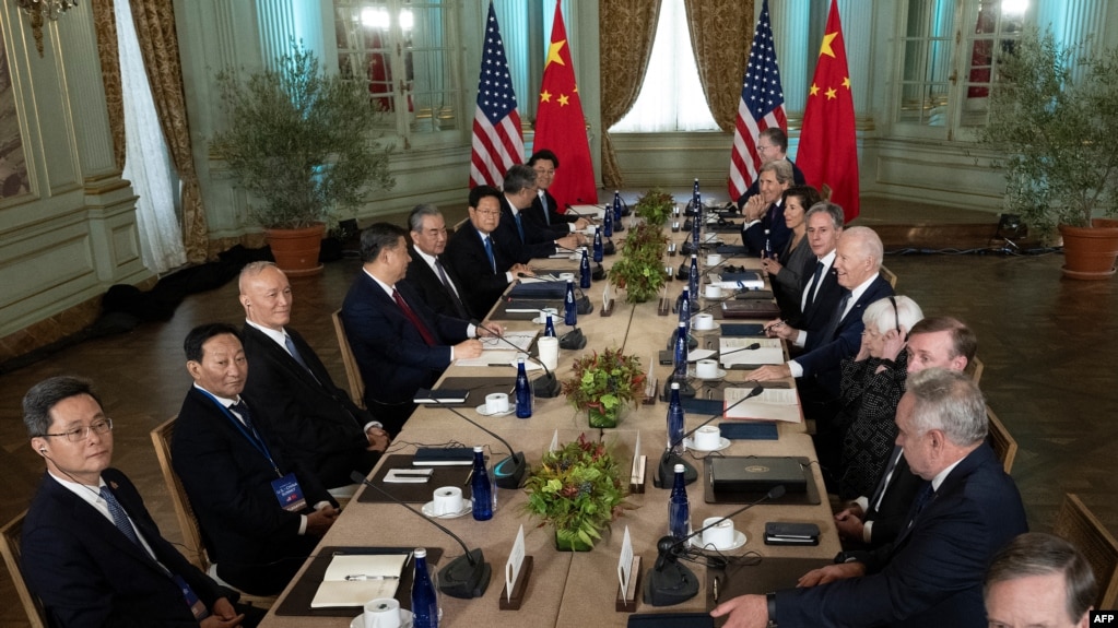 在亚太经合会领导人周期间，美国总统拜登与中国国家主席习近平在加利福尼亚州伍德塞德举行双边峰会。(2023年11月15日)