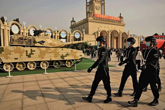 中国军队打仗必败？海外网友看法不同