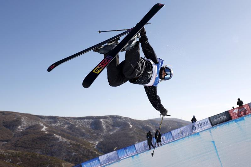 12月9日，国际雪联2023自由式滑雪及单板滑雪U型场地世界杯在河北省崇礼云顶滑...